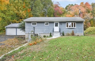 111 Cemetery Rd in Vernon, CT - Building Photo