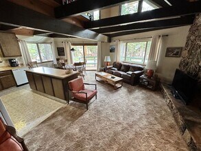 1912 Toppewetah St in South Lake Tahoe, CA - Building Photo - Building Photo