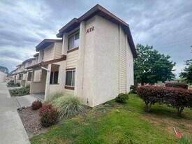 5180 N River Rd in Oceanside, CA - Building Photo