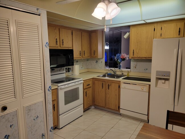 6675 S Oriole Blvd, Unit F302 in Delray Beach, FL - Foto de edificio - Building Photo