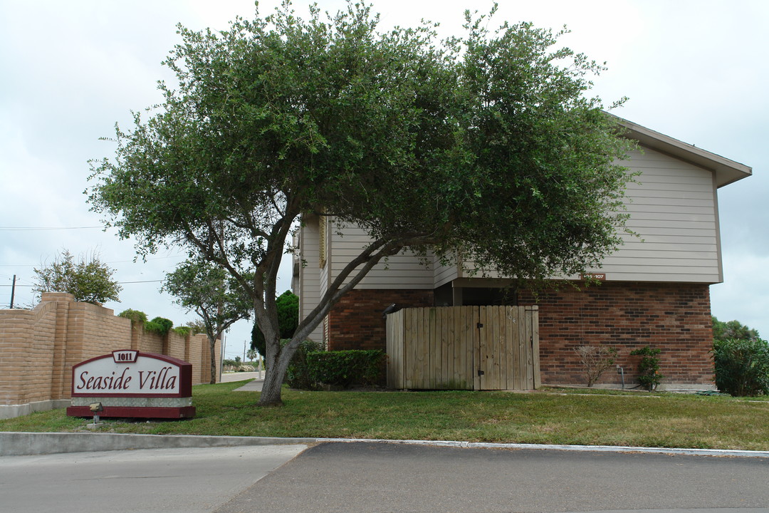 1011 Ennis Joslin Rd in Corpus Christi, TX - Building Photo