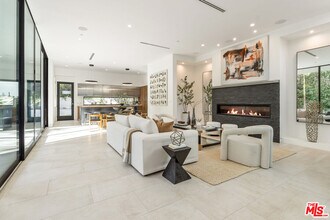 1621 N Fairfax Ave in Los Angeles, CA - Building Photo - Building Photo