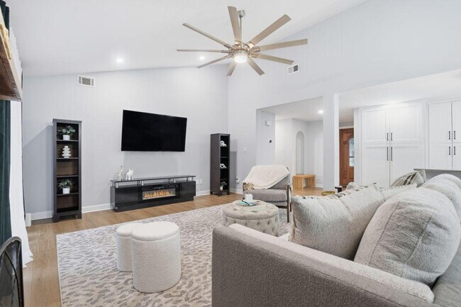 7417 Shadowlake Dr in Charlotte, NC - Foto de edificio - Building Photo