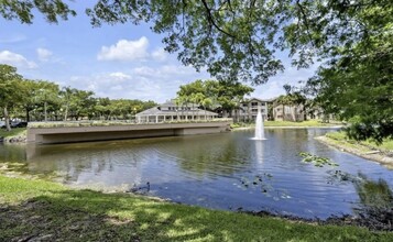9777 Westview Dr in Coral Springs, FL - Building Photo - Building Photo