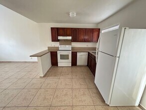 5227 Garden Ln in Las Vegas, NV - Building Photo - Building Photo