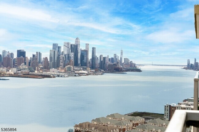 6600 JFK Blvd E in West New York, NJ - Building Photo - Building Photo