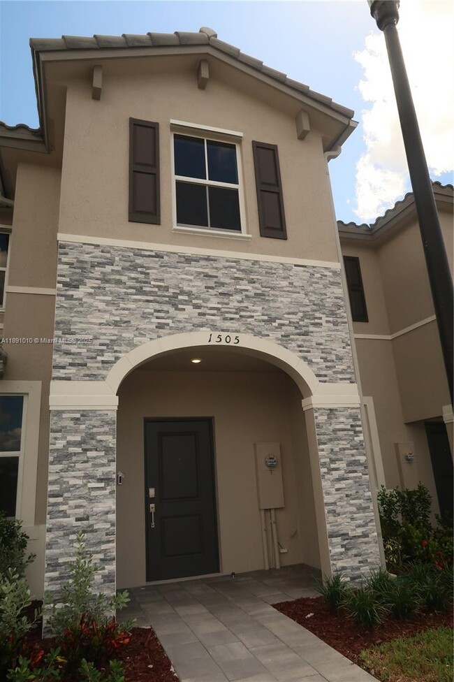 property at 1505 SE 27th Rd