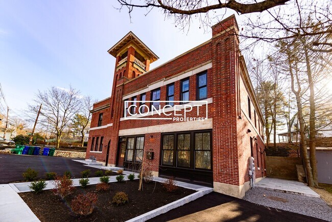 2042-2044 Beacon St in Newton, MA - Building Photo - Building Photo