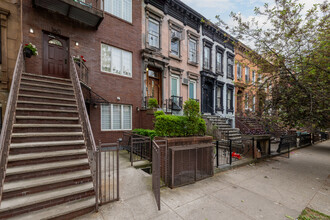 160 Heyward St in Brooklyn, NY - Building Photo - Building Photo