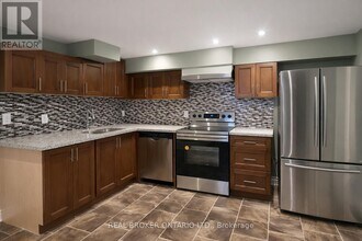 926 Flagship Dr in Mississauga, ON - Building Photo - Building Photo