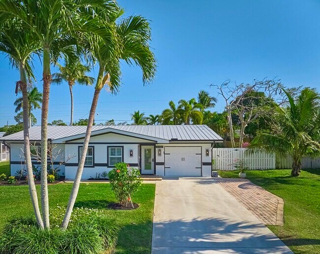 property at 4780 SE Bayshore Terrace