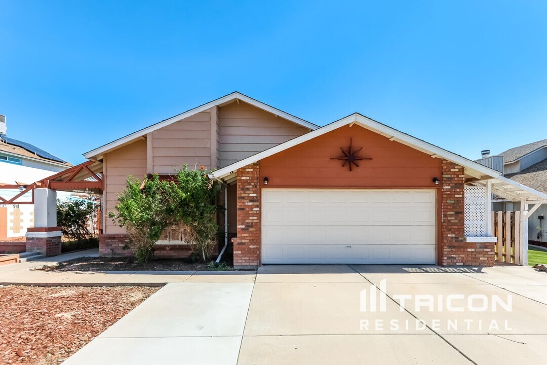 6525 W Sierra St in Glendale, AZ - Foto de edificio