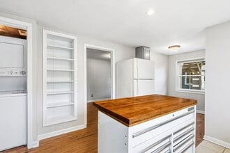 604 W Main St in Carrboro, NC - Building Photo - Building Photo