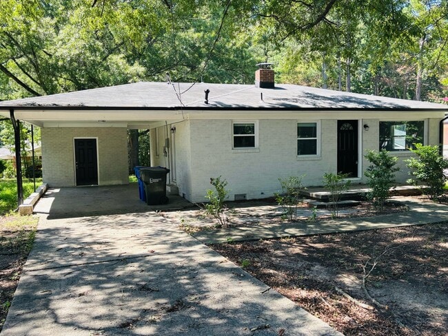 property at 626 N Hoover Rd