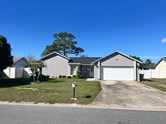 111 Rosewood Ct in Kissimmee, FL - Foto de edificio - Building Photo