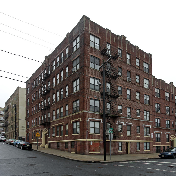 108 Corbin Ave in Jersey City, NJ - Building Photo