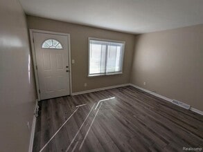 22843 Heussner Ave in Warren, MI - Building Photo - Building Photo