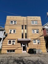 1402 Lee St E in Charleston, WV - Building Photo