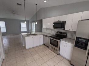 11732 Crest Creek Dr in Riverview, FL - Building Photo - Building Photo