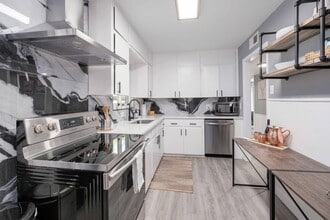 1911 Miles Ave in Austin, TX - Building Photo - Building Photo