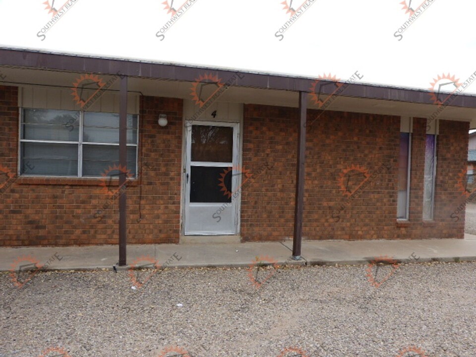 2108 Gladstone St in Clovis, NM - Building Photo