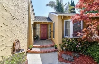 334 Los Pinos Way in San Jose, CA - Building Photo