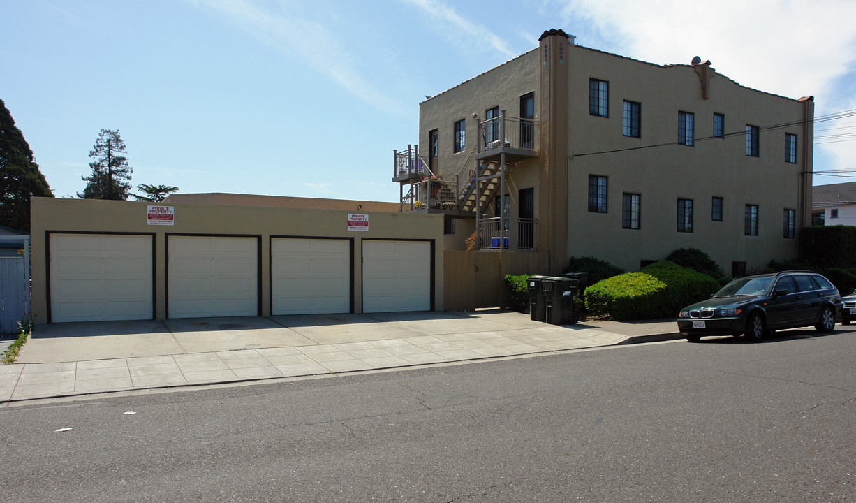 436 N Claremont St in San Mateo, CA - Building Photo