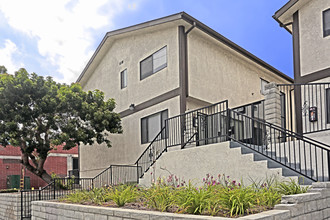 Galleria Townhomes in Lawndale, CA - Foto de edificio - Building Photo