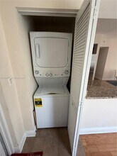 7275 SW 89th St in Miami, FL - Building Photo - Building Photo