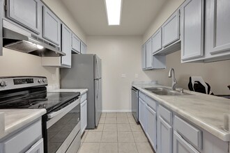 539 Wright St, Unit 201 in Lakewood, CO - Foto de edificio - Building Photo