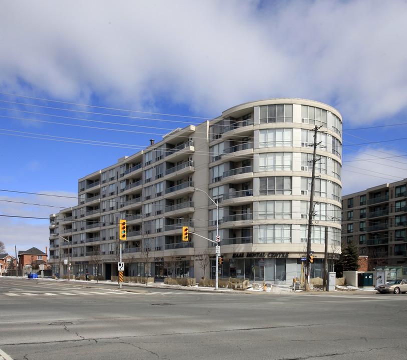 906 Sheppard Ave W in Toronto, ON - Building Photo