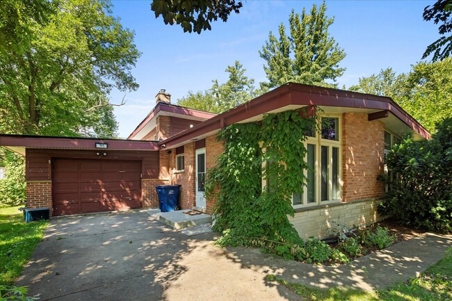 property at 747 LeClaire Ave
