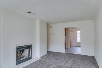4418 White Ln in Bakersfield, CA - Building Photo - Building Photo