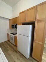 808-812 Westmount Dr, Unit 812-11 in West Hollywood, CA - Building Photo