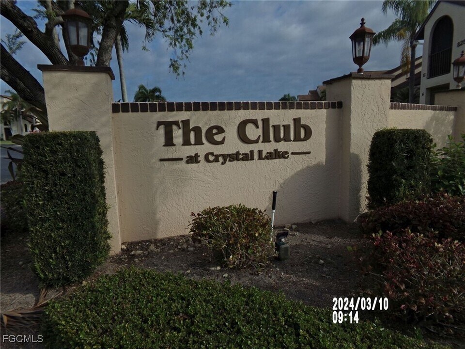 8474 Charter Club Cir in Ft. Myers, FL - Building Photo