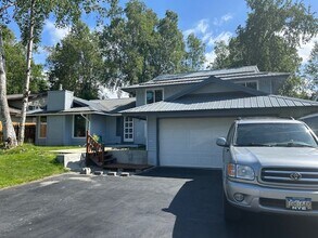 8240 Majestic Dr in Anchorage, AK - Building Photo - Building Photo