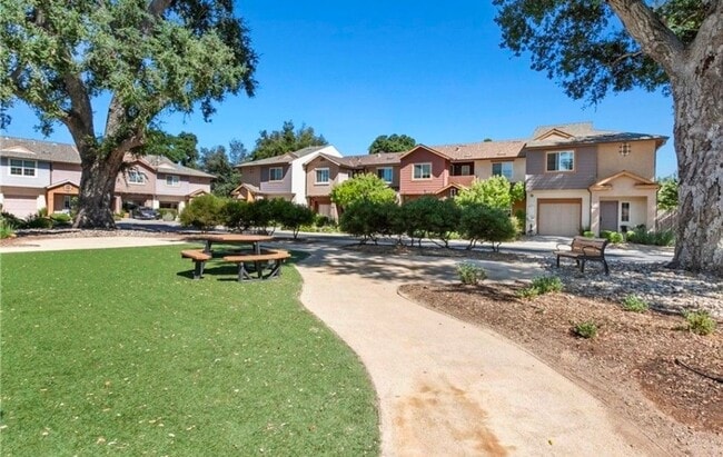 1142 Galeria Cir in Atascadero, CA - Building Photo - Building Photo