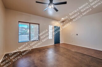 8261 N Converse Ct in Tucson, AZ - Foto de edificio - Building Photo