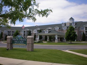 Deer Creek Village Senior Living 55+ in New Berlin, WI - Foto de edificio - Building Photo