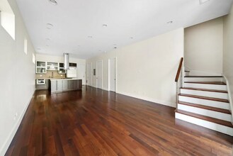 2738 N Southport Ave in Chicago, IL - Building Photo - Building Photo