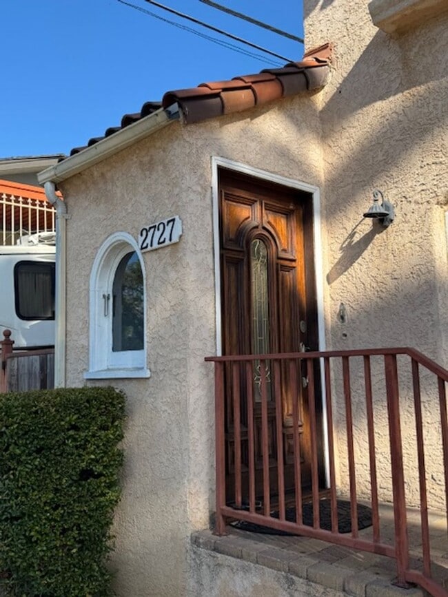 2727-2729 E De Soto St in Long Beach, CA - Building Photo - Building Photo