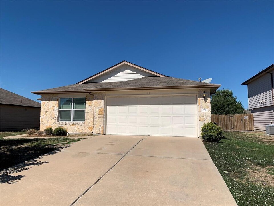 352 Langely in Kyle, TX - Building Photo
