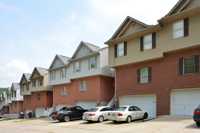 Point Benton Townhomes in Covington, KY - Foto de edificio - Building Photo