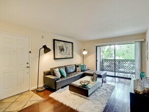 684 Teatree Ct, Unit 2 Bedroom 2 Bath for Rent in San Jose, CA - Foto de edificio - Building Photo