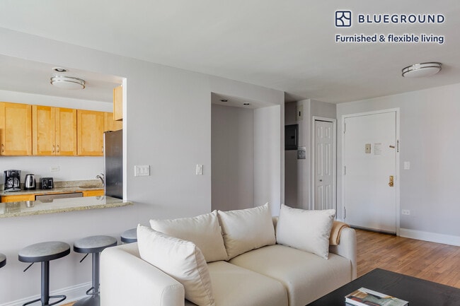 50 W 97th St in New York, NY - Building Photo - Building Photo