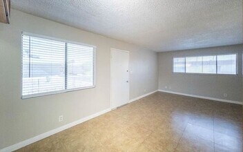 304 Orland St in Las Vegas, NV - Building Photo - Building Photo