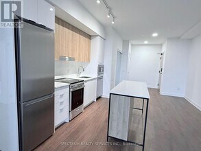 5081 Hurontario St in Mississauga, ON - Building Photo - Building Photo