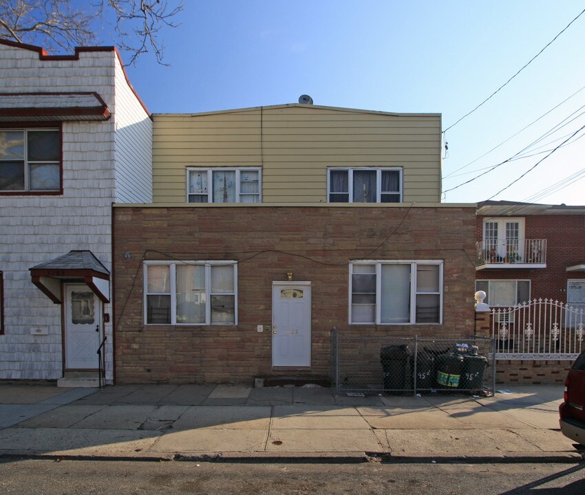 1105 E 95th St in Brooklyn, NY - Foto de edificio