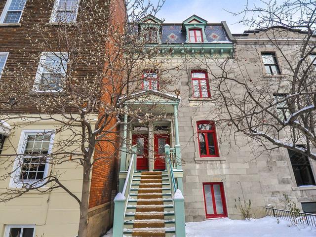 3635 Sainte-Famille Rue in Montréal, QC - Building Photo