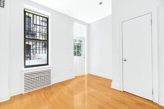 414 W 49th St in New York, NY - Foto de edificio - Building Photo